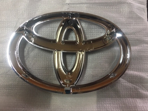 Emblema Parrilla Toyota Fortuner 2012 - 2013 - 2015 - 2017 Foto 5