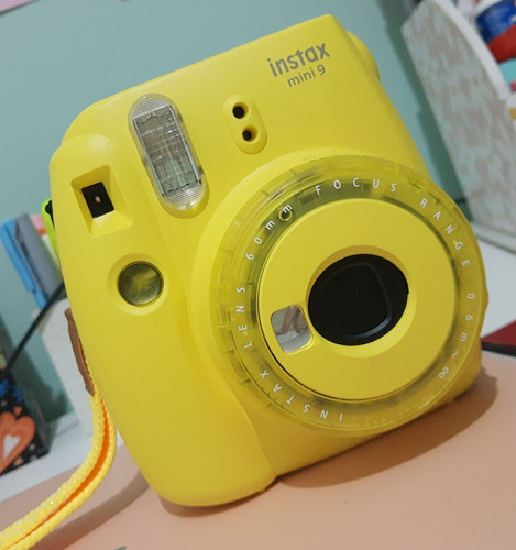 Câmera Instax Mini 9 Amarela 