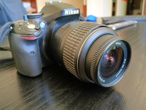 Nikon D5200 Con Sus Accesorios Y Estuche