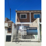 Duplex En Venta De 2 Dormitorios Con Placard, Entrada Vehicular, Patio Con Parrilla. Propiedad En Excelente En Estado En Barrio Sur, Puerto Madryn, Chubut