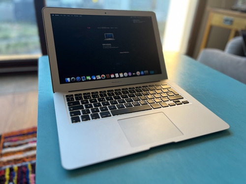 Macbook Air 13 Inch 2017, 1.8ghz I5, 8gb Ram 128gb Dd 