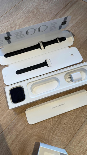 Apple Watch Series 4 / 44mm Libre