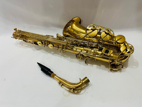 Saxofón Alto Blessing Dorado No Yamaha