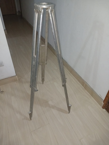 Tripode Agrimensura De Aluminio. No Se Ve La Marca Ni Modelo