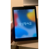 iPad Apple 5th Generation 2017 A1822 9.7  32gb Space Gray