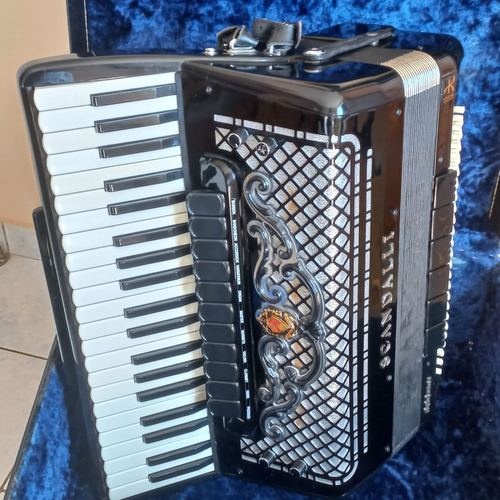 Acordeon Scandalli Polifonica 120 Baixos - Eletrificada