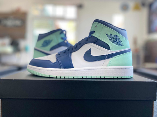 Jordan 1 Mid Blue Mint