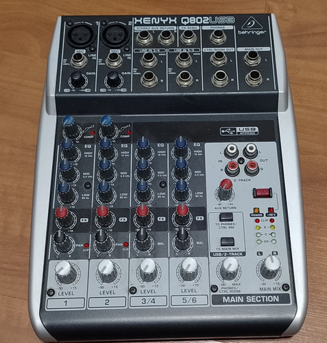 Mesa (misturador) Behringer Q802usb Xenyx