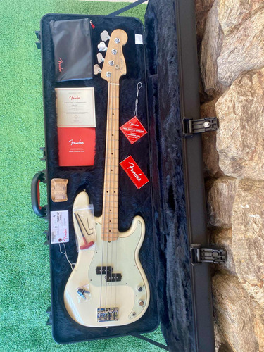 Baixo Fender American Pro Precision Bass 2019