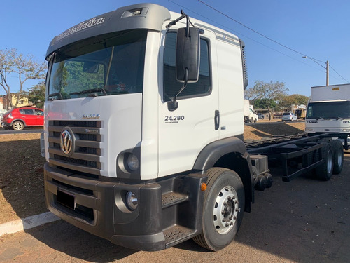 VW 24.280 2015 6X2 LEITO NO CHASSI