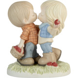 Figura Decorativa De Pareja Rusa Con Manzanas