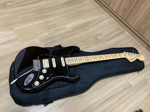 Guitarra Fender American Performer Hss