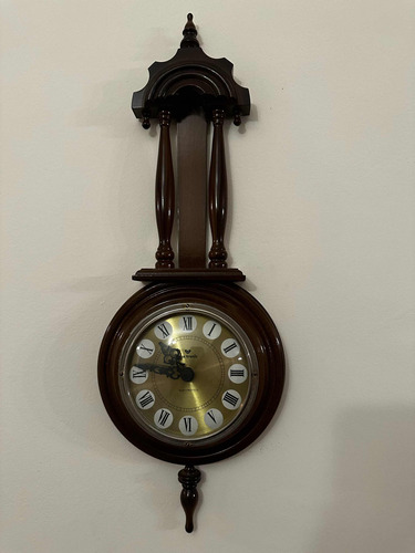 Reloj De Pared Antiguo De Madera