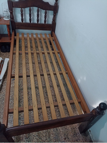 Cama De Algarrobo De 1 Plaza Usada $ Charlable 