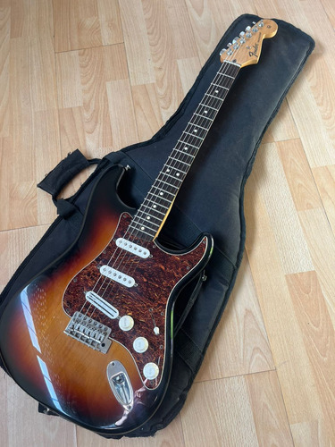 Guitarra Fender Stratocaster Standard Mexico 