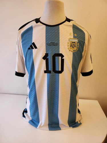 Camiseta Argentina Qatar 2022 Messi. Utilería.
