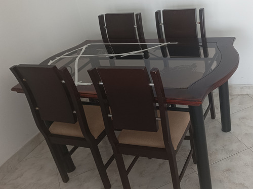 Mesa De Comedor Y 4 Sillas