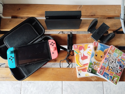 Bundle Nintendo Switch Neon V2 Lt2+ 3 Juegos + Estuche