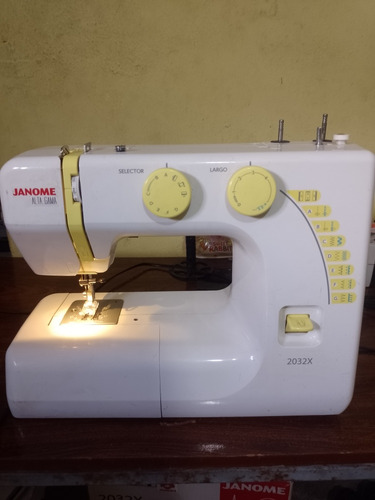 Máquina De Coser Janome 2032 Poco Uso 