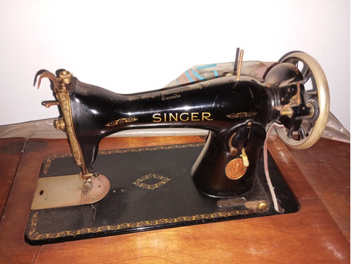 Máquina De Coser Antigua Singer 