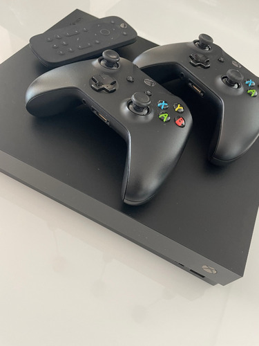 Microsoft Xbox One X 1tb Com 2 Controles, Media Remote E 11 Meses De Game Pass