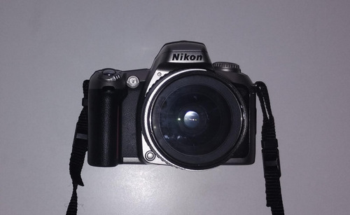 Nikon N75 (f75) Con Bolso De Cuero Para Repuestos/funcional