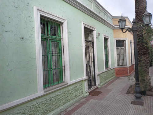 Oportunidad, Venta De Casa En El Centro De Santiago.