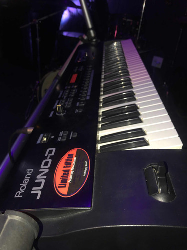 Teclado Roland Juno D