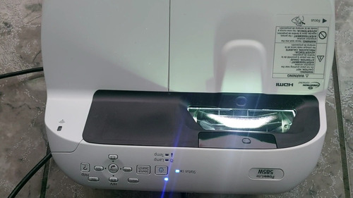 Proyector Epson Tiroultracorto 585w Wxga 3300lumenes 