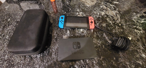 Nintendo Switch Usado Sin Caja Con Estuche Doc Y Cable 