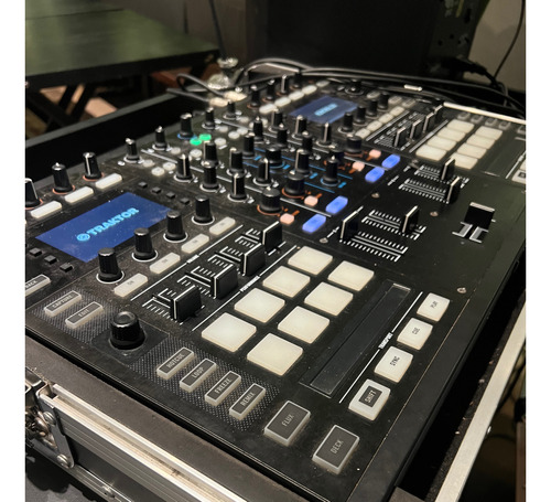 Controlador Traktor Kontrol S8 + Flight Case