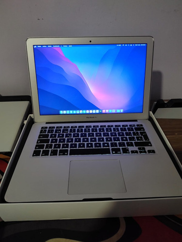 Macbook Air 13.3  2017 Con Cargador Y Caja