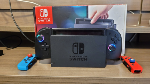 Nintendo Switch Destravado Com Dois Pares De Controles E Sd De 1tb