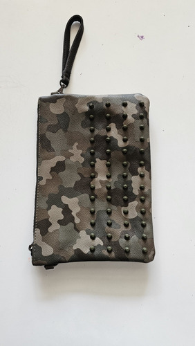 Sobre Clutch Cartera Tachas Militar Camuflado Prune No Cuero