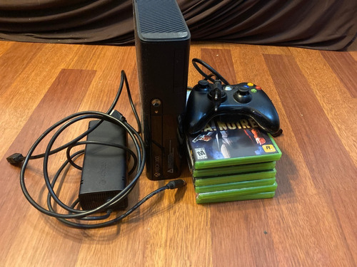 Microsoft Xbox 360 E 500gb Standard Color Negro + Juegos