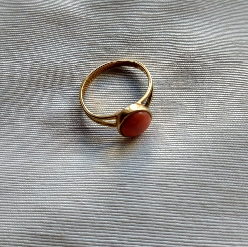 Anillo De Oro Con Piedra Coral