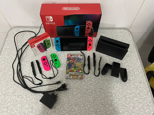 Nintendo Switch Usado Original Completo 4 Controles + Jogo