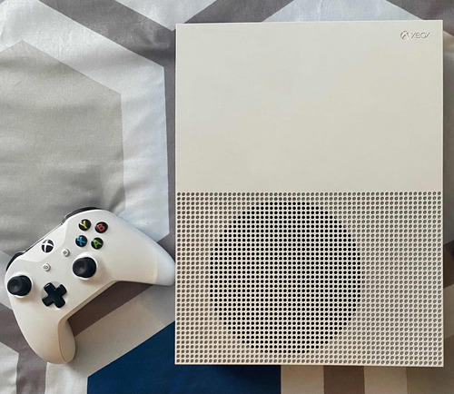 Xbox One S + Control Inalámbrico