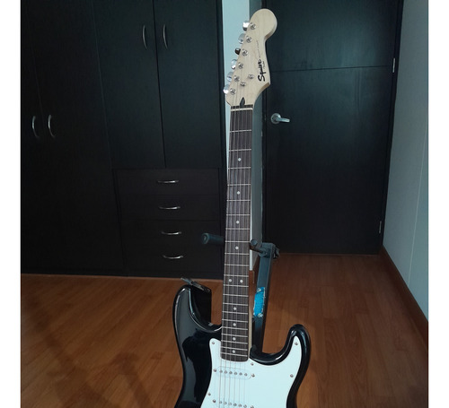 Fender Squier Bullet Strat, Álamo, 6 Cuerdas