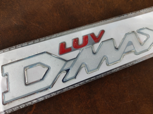 Emblema Luv Dmax Resina Tipo Original Compuerta Chevrolet  Foto 2