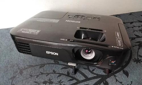 Projetor Epson S12 ( Defeito Liga Luz Vermelha)