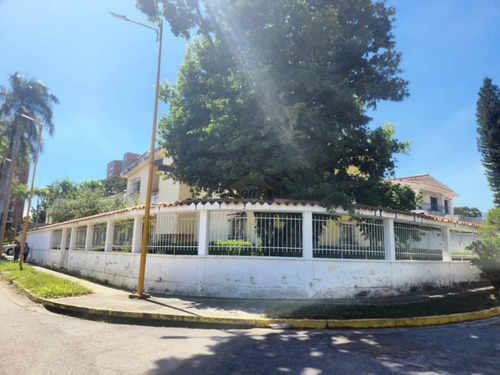 Casa Comercial En Alquiler En La Viña, Este Potencial Inmueble Se Ubica En Esquina De Una Avenidas Principal De Alto Tráfico, Punto Comercial Con Mucha Visibilidad. Tambien En Venta Ref. 900.000 Gf