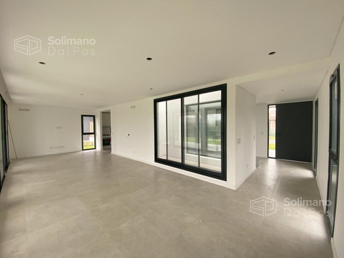 Venta Casa 5 Ambientes A Estrenar En El B° El Canton - Imagen 3