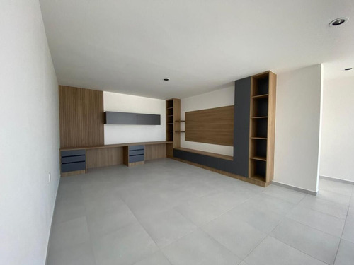 Residencia En Venta En Lomas De Juriquilla, Diseño De Autor, Triple Altura! - Imagen 4