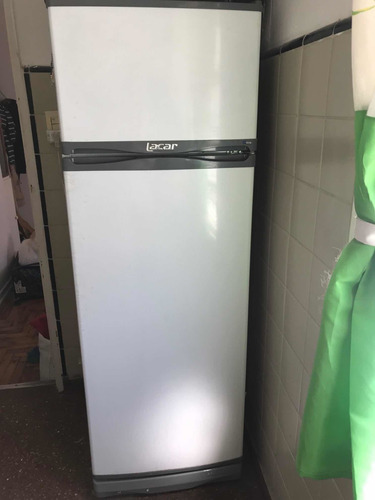Heladera Con Freezer Lacar 300 L