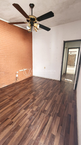 Casa De 3 Dormitorios Con Habitaciones Espaciosas Y Funcionales, Sobre Camino Maldonado, Excelente Ubicación.-