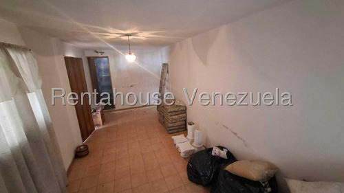 Amplia Casa Con Gran Potencial De Remodelacion En Venta Ubicada En Coche 25-17486 - Imagen 2