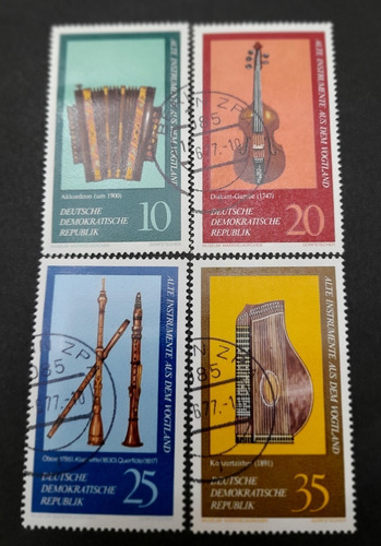 Sello Postal - D.d.r. - Instrumentos Musicales - 1977