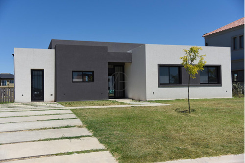 Casa En Venta De 5 Ambientes En Puertos