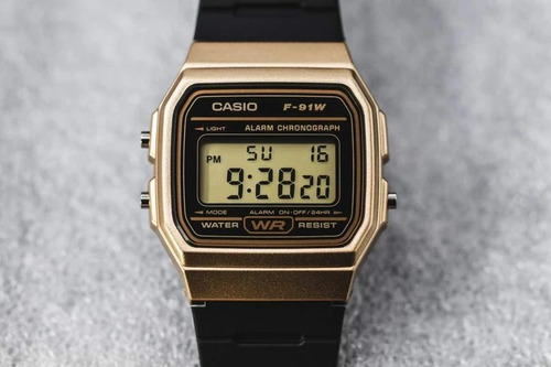 Casio Reloj Deportivo Digital Dorado Correa Resina Clásica Color De La Correa Negro Color Del Fondo Índigo